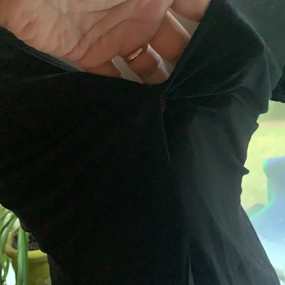 THREE Stones Pretty Black Blouse / T- Shirt V Back with Floral Mesh Design - Picture 4 of 5